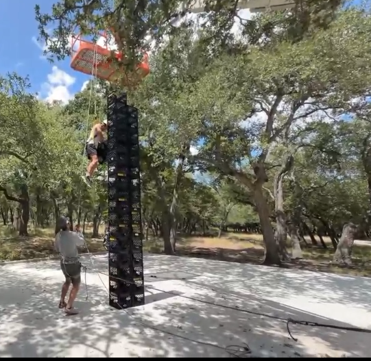 TheLawlessness's tweet photo. Its like @Twitch is competing for who can kill someone first. Wonder what @OSHA_DOL thinks about using a boom lift like this? https://t.co/t48X40I0bz