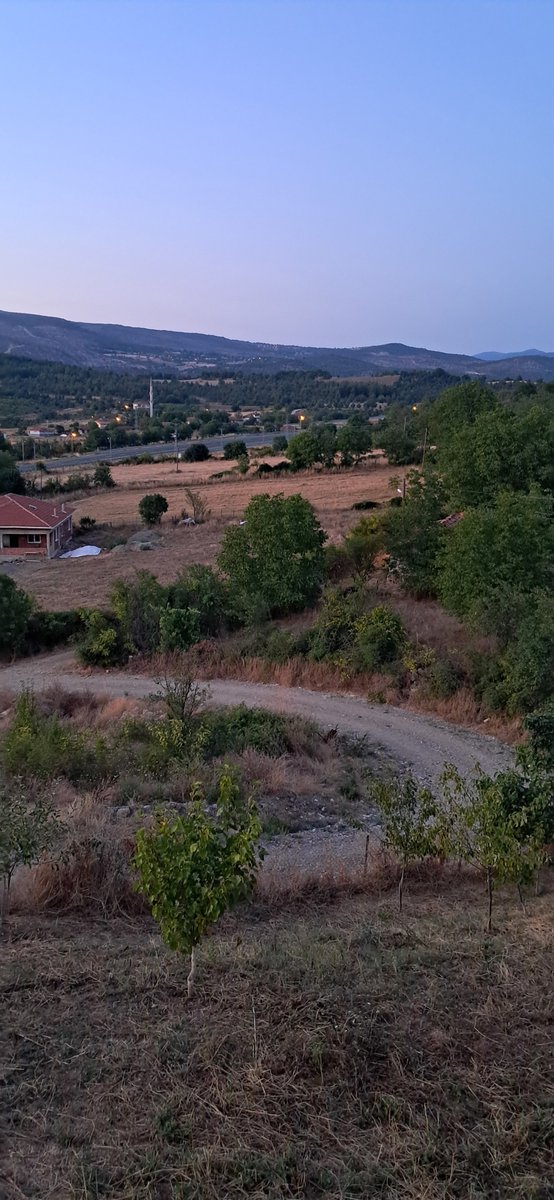 nurullah_BY34's tweet photo. “Şehir büyüttü bizi ama köy unutturmadı kendimizi.
Bir yanımız hep bu yeşilde, bu toprakta, bu memlekette kaldı.” 🌾🇹🇷 

#kastamonu https://t.co/JhVYoATyP6