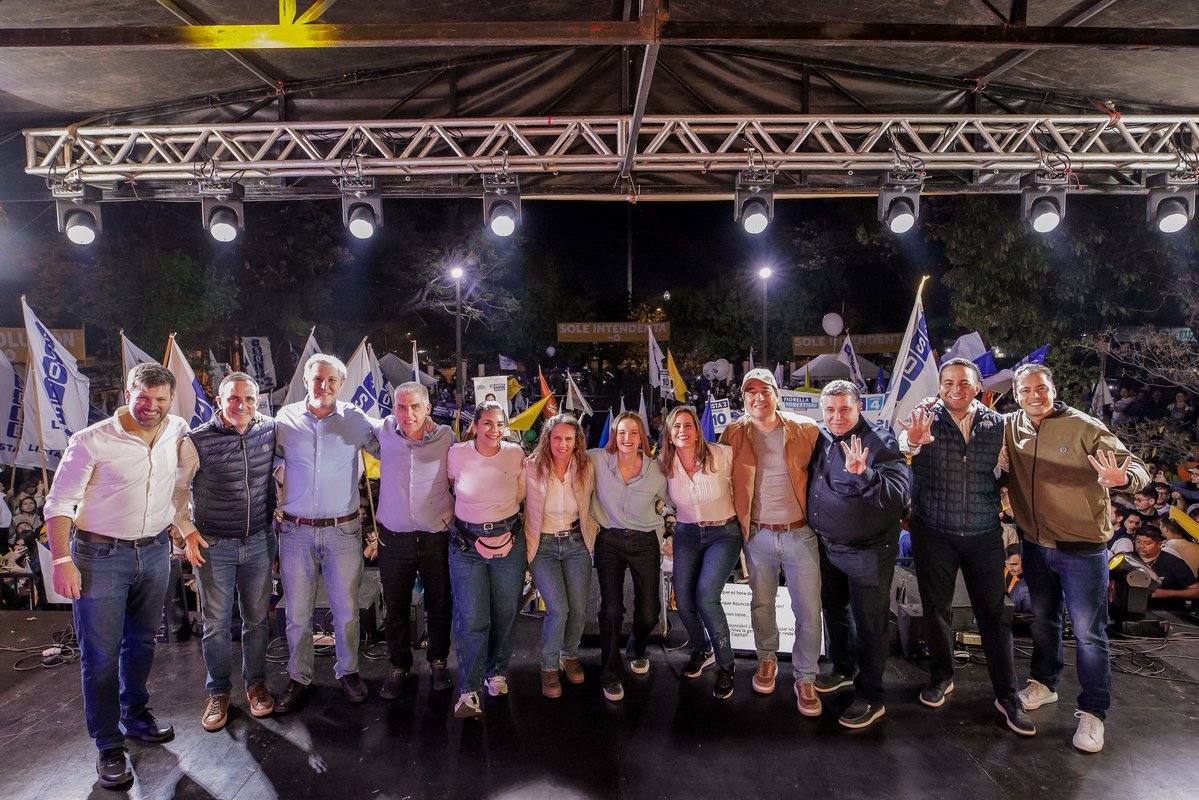 pablocallizob's tweet photo. Llegó el momento de recuperar Asunción 🙌🏼

Con Sole Intendenta y Unidos por Asunción a la Junta, tenemos el mejor equipo para transformar nuestra ciudad 🌇

Porque Asunción tiene solución 🤝🏽 https://t.co/xMyvrA05CQ