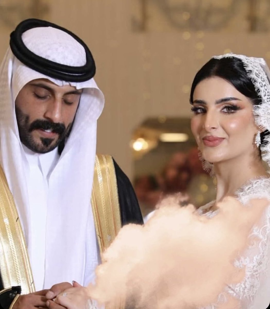 aabww0's tweet photo. رسسمياً: 

انفصال المشهوره صالحه القحطاني عن زوجها سعيد الزهراني 😳😳
الي مو مصدق يشوف سنابها https://t.co/0cIlZ78oAd