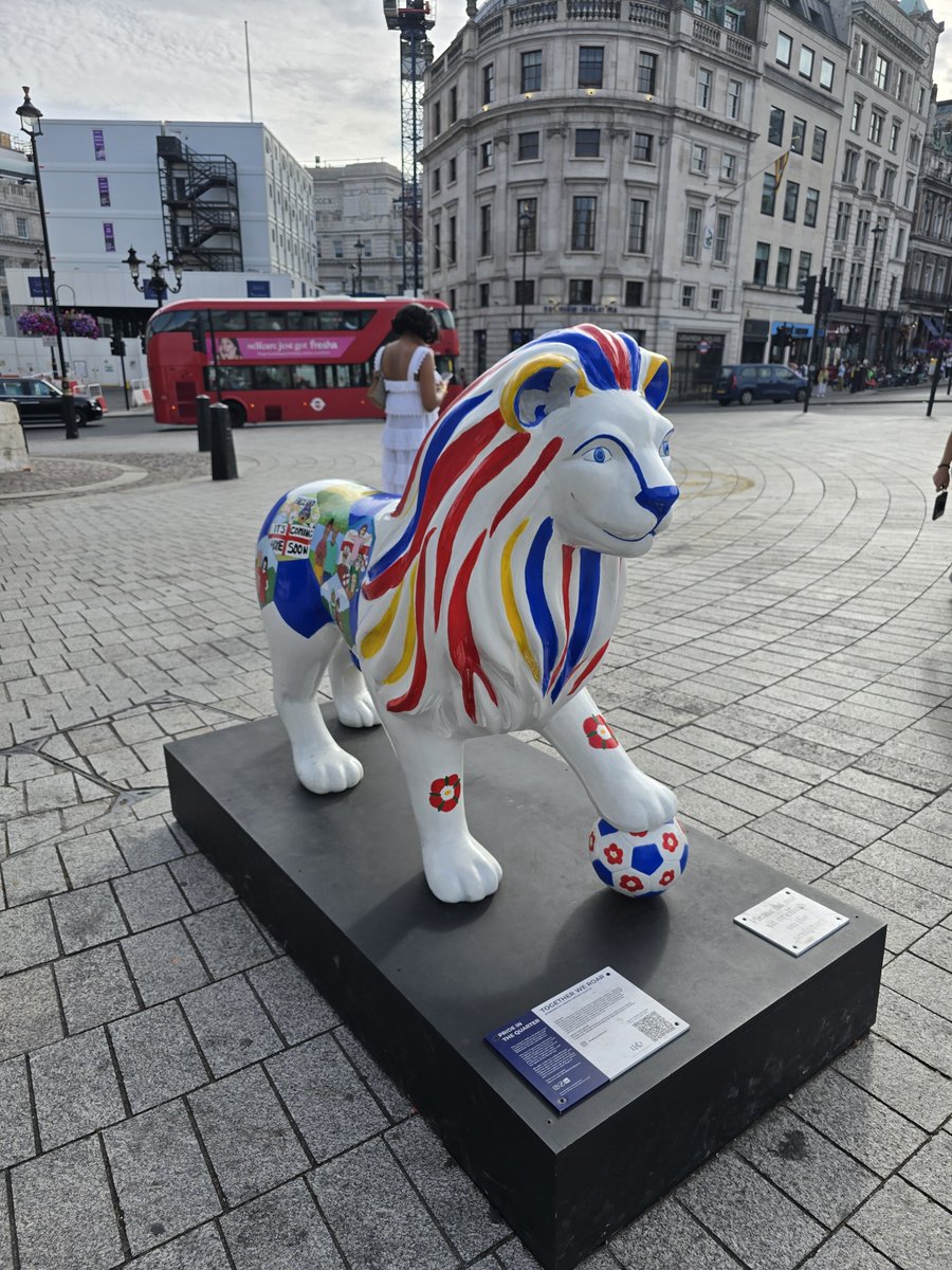 LadiDairo_'s tweet photo. The number of road closures in the West End &amp; City of London last night was honestly a joke. Everyone and his dog were out and about having a great time enjoying the weather. But driving out of there was a complete nightmare.

Had a great time in Covent Garden though 😅. https://t.co/e9foxbkYcY