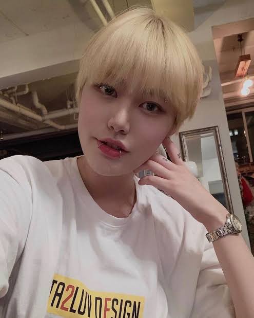 H4lb5cf's tweet photo. 전정국이 진짜 어떤 사람인지 넌 모르지…내가 우리 언니들한테 말하면 정국이 진짜 끝장이야. ..나 분명히 곧이라고 했잖아 ㅋㅋㅋㅋㅋㅋㅋㅋㅋㅋㅋㅋ https://t.co/lrdCCHwlLm