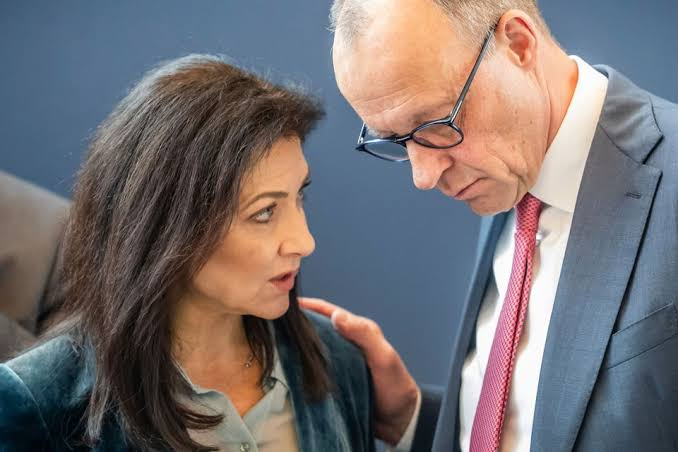 Meckel94715645's tweet photo. ES REICHT!  Lasst uns uns nicht mehr hinter dem Berg halten mit unserer Meinung. Wir Deutschen, bis auf die absolut Wohlhabenden, werden von Seiten der Regierung + natürlich auch von der AfD tagtäglich total verarscht, allen voran FRIEDRICH MERZ + KATHERINA REICHE. Es wird Zeit! https://t.co/DqVO0WZcdT