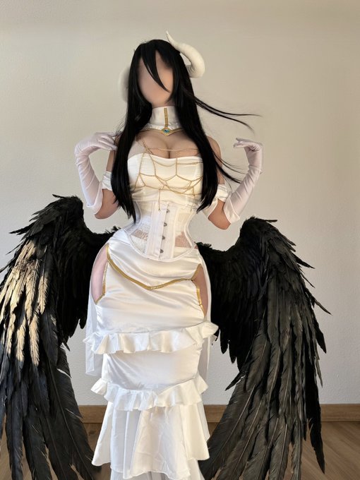 Imfacelessgirl's tweet photo. Accurate cosplay of Albedo 😌 https://t.co/RBhPyMdXGF
