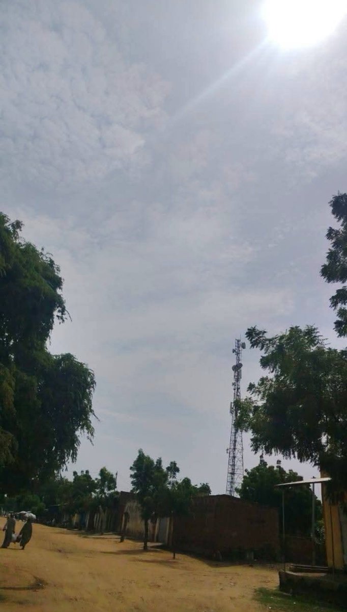 Marie_9cn's tweet photo. Hier ils ont demandé le secours d'Allah dans le jeûne, aujourd'hui la bénédiction est là !💚 À Am Timan, la pluie est tombée comme une réponse divine pour nos braves cultivateurs. Rien de plus beau que de voir nos pères retrouver le sourire pour les champs🇹🇩 #AmTiman #Tchad #Raha https://t.co/2f988tYZ7m