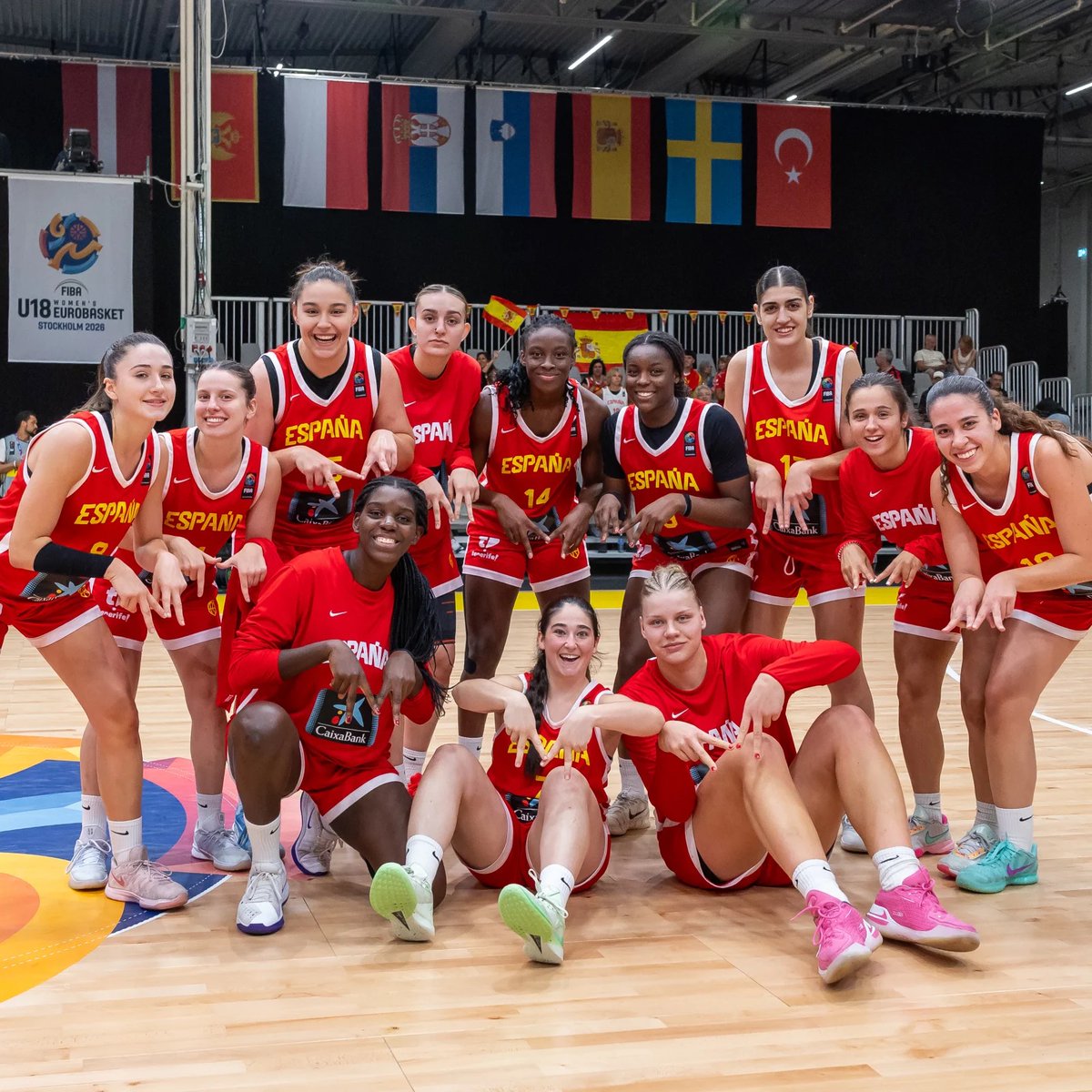 GIGANTESbasket's tweet photo. ¡ESPAÑA SE PROCLAMA CAMPEONA DEL #U18Eurobasket! 🏆🇪🇸

Se corona en Estocolmo tras arrasar ante Francia en el partido por el título (82-46).

IMPRESIONANTE CAMPEONATO DE ESTE EQUIPAZO.

📸FIBA https://t.co/tRE4ODepvA