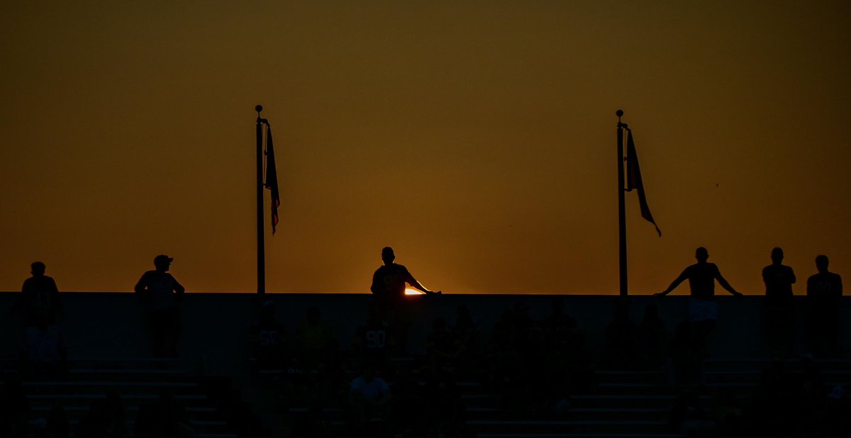 ThompsonFoto12's tweet photo. Sunsets at Latrobe’s Memorial Stadium are always incredible. Minus the one time we got 3 inches of rain in an hour, it’s always an incredible night there with the @steelers @PghSteelersNow #NFL #WPIALSunsets https://t.co/zTG6zCWXho