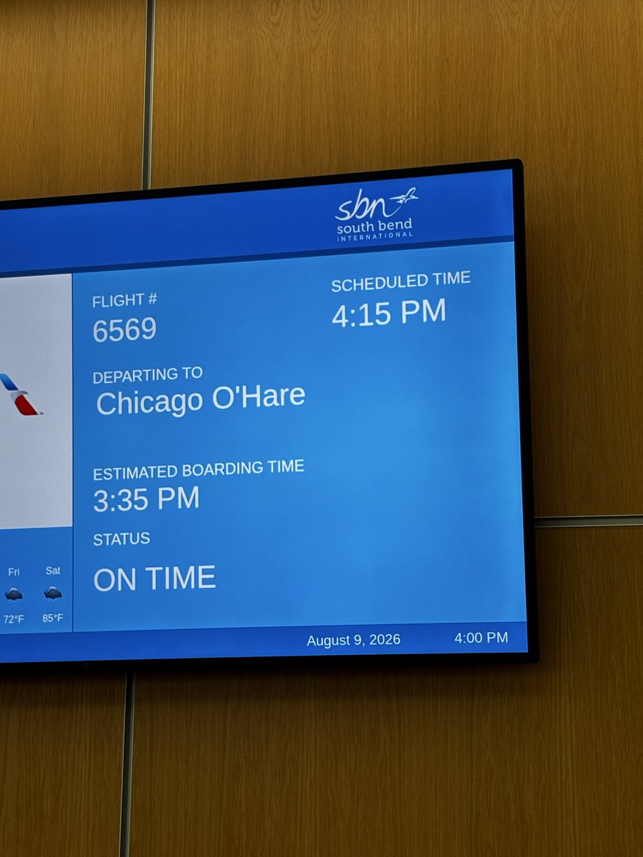 EdwardDL702's tweet photo. @AmericanAir Ams update the board. https://t.co/3n9oEWrfJN