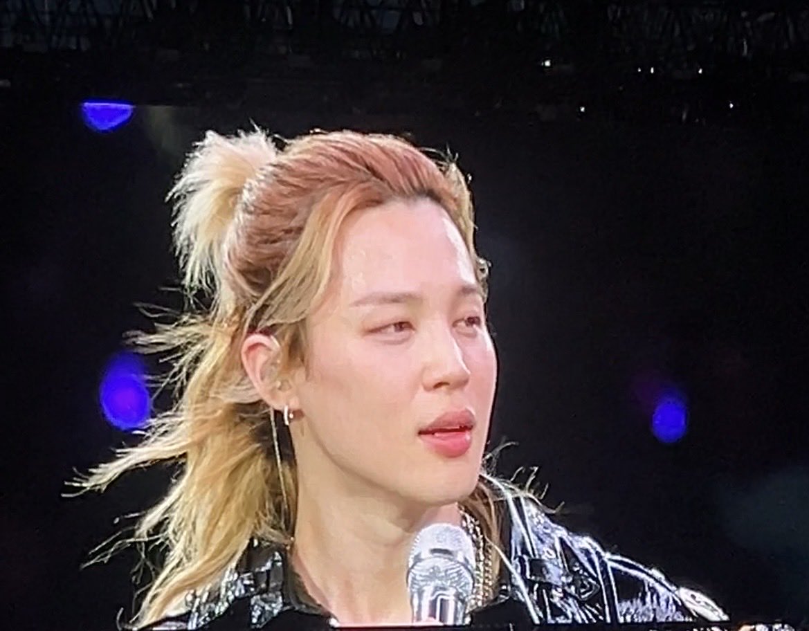 FilterofJm13's tweet photo. @pjmngallery I tune into every concert to see Jimin hairstyles 🔥.  We got this style at concert. https://t.co/u7kNsQQqDc