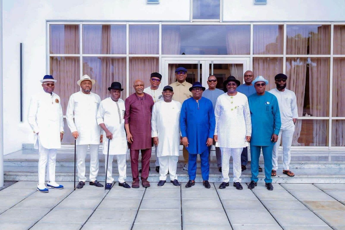 AskPHPeople's tweet photo. Gov. Sim Fubara meets with Rainbow Coalition Reconciliation Committee led by Sen. Magnus Abe. https://t.co/eiak8IwixJ