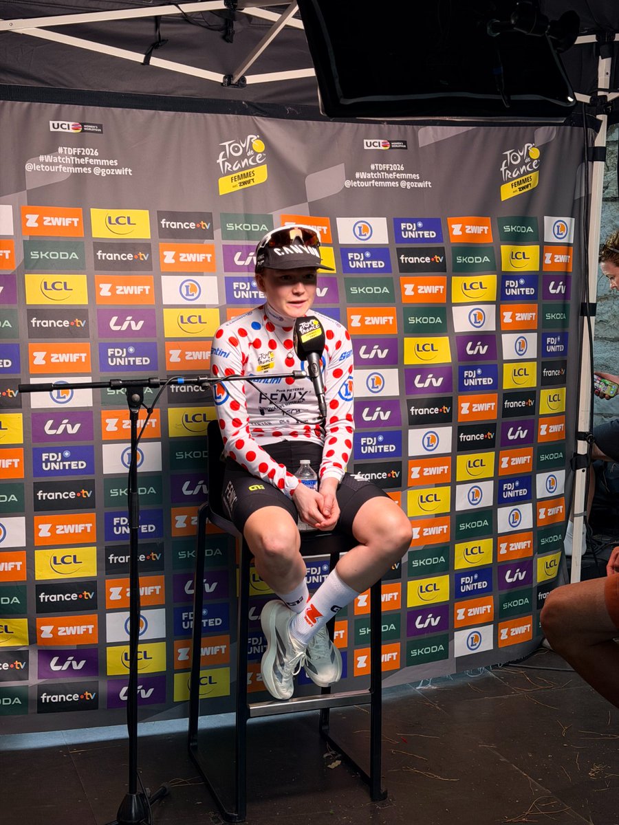 Leclerc_MEL's tweet photo. Tour de France Femmes : fabuleux final aujourd'hui, dans la boucle de Nice, entre 2 grandes figures du cyclisme au féminin qui entrent dans l'histoire du TDF : Demi Vollering pour le Maillot Jaune, et Puck Pieterse qui remporte le Maillot à Pois https://t.co/WiXPmyQIzU avec 55 points ! Et un coup de chapeau à Kasia Niewiadoma qui s'est battue jusqu'au bout pour la première place... 👏​👏​👏 Je vous en reparle demain !