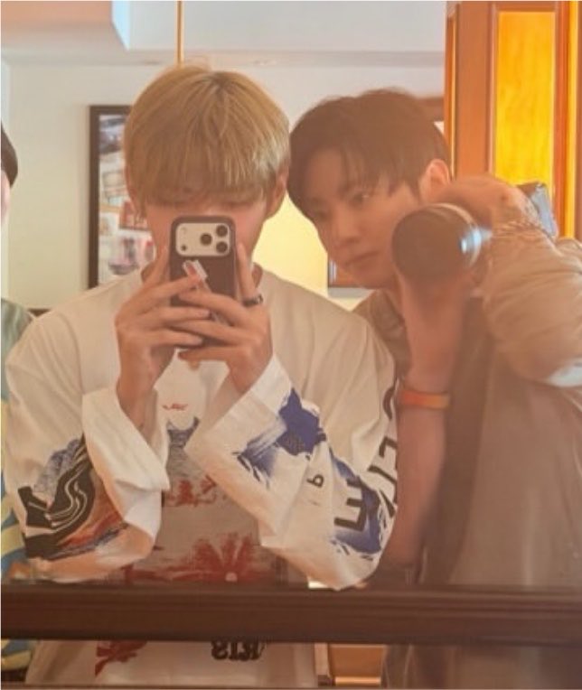 jungkovtae's tweet photo. OHMYGOD! https://t.co/3vCDYMvLrn