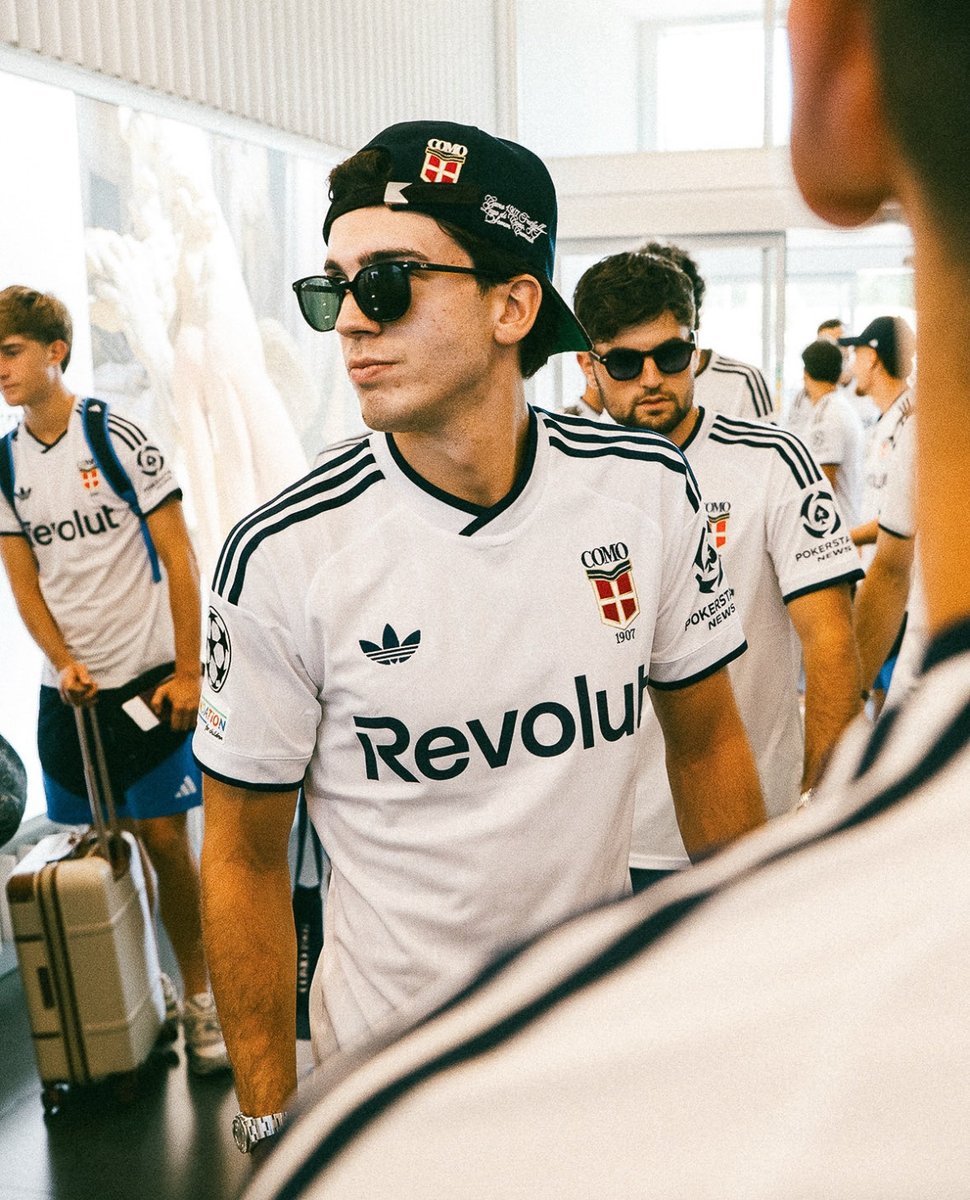TheyThinkKits's tweet photo. Como x adidas Trefoil https://t.co/mYPnntk4pu