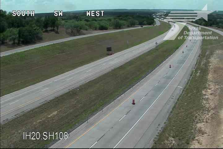 krldtraffic's tweet photo. #ErathCounty/#Thurber: EB & WB IH-20 @ SH-108 - the left lane in each direction is blocked for construction work @KRLD#KRLDTraffic #1080KRLD #trafficalert @TxDOTFortWorth #Waze https://t.co/3PicogGc2w