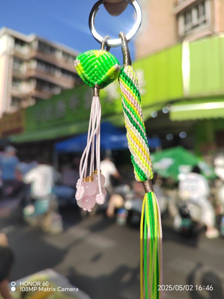 CharlottIlj72's tweet photo. Made this cute mini macramé keychain tonight! Such a calming little weekend project  Perfect for gifting or treating yourself. https://t.co/MjRyWOz5rQ
