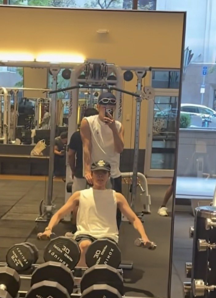 ikooquitto's tweet photo. como pode né, Brasil segue ganhando tudo mesmo porque até em dump do taehyung foi parar https://t.co/CpPE6MvrcQ
