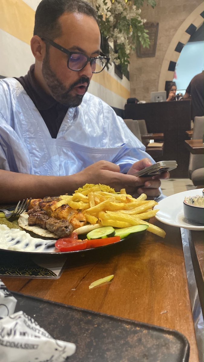 Ayachi_Malaki's tweet photo. إلى جميع الاخوان والأخوات هذا الرجل من دولة موريتانيا 🇲🇷 فهو راقي وفي نفس الوقت نصاب خطير يقول لك انت تحتاج للرقية ويتكلم معك بكل ادب واحترام وتقدير حتى تقول هذا الرجل ملاك، فهو لا يقوم بالرقية بل يقوم بطلاميس تجعلك تغيب وتفقد الوعي لمدة معينة ويسرق كل ما هو ثمين بالبيت.
تعرفون السماوي راه يداوي؟؟ هذا يعمل السماوي الله يجيب الحال.
اسمه:: محمد غالي باباه Mohamed Ghali Babah 
@DGSN_MAROC اتمنى تأخذون الموضوع جدي وانا مسؤول عن أقوالي