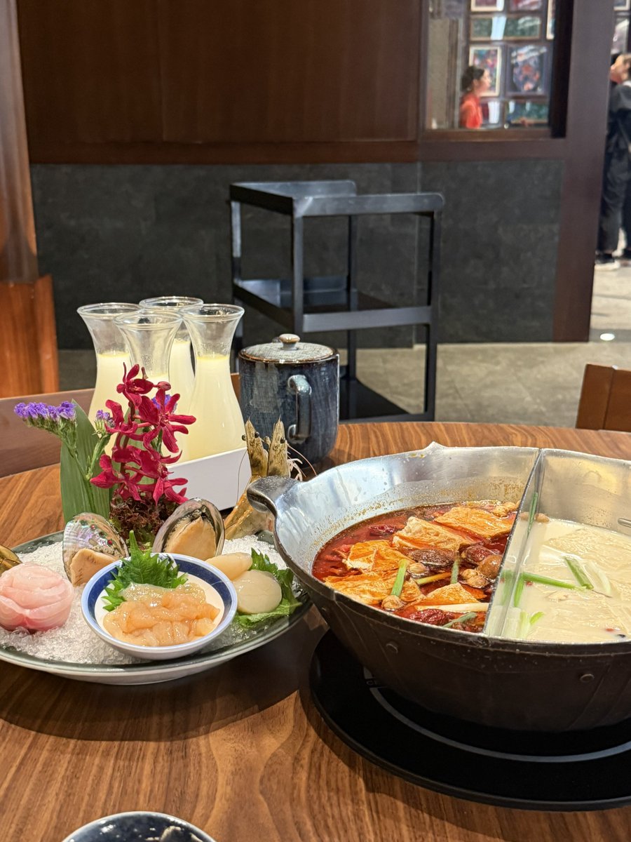 deimo___'s tweet photo. 마카오에 먹으러 옴...💓🐷 https://t.co/gJsz2XAl6t