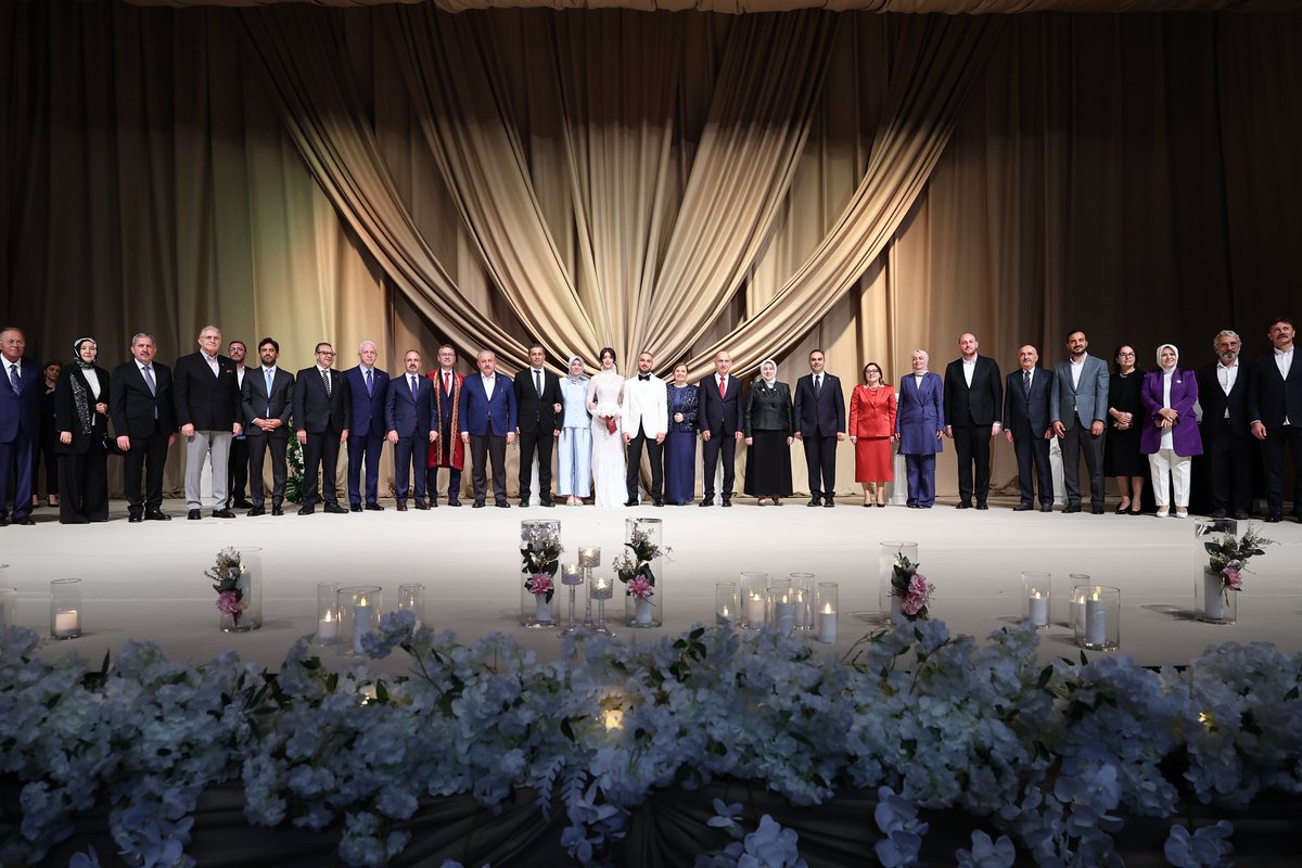 tugbaisikercan's tweet photo. 📍İstanbul 

Genel Merkez Kadın Kolları Teşkilat Başkanımız Sn. Tülay Kaynarca'nın kıymetli evladı Fatih ve Nursena'nın nikah akdine şahitlik ettik. 

Genç çiftimize bir ömür boyu mutluluklar diliyor; Kaynarca ve Say ailelerini tebrik ediyorum. https://t.co/C3rju1HdAZ