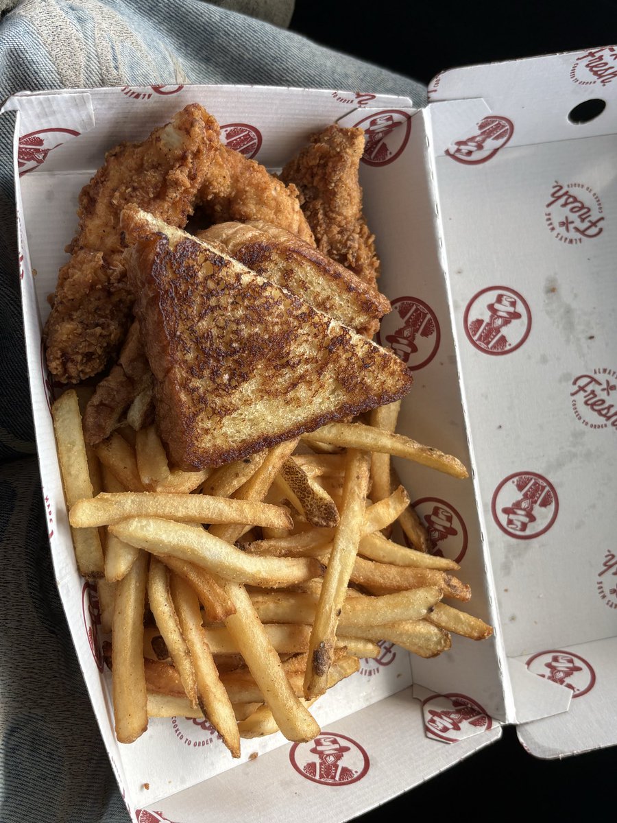 spatteredd's tweet photo. ii lowkey ate a lot today (i also had half a smoothie) and i might have to eat dinner but i don't car i dont csr https://t.co/TitcRuKbs2