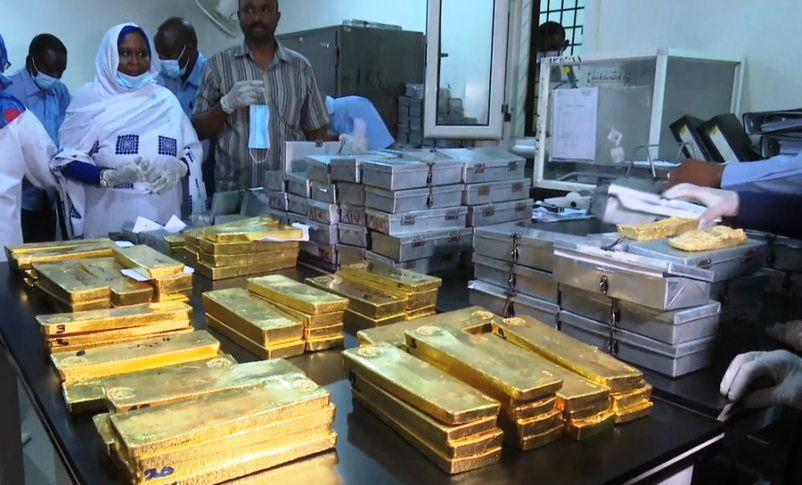 SudanTribune_EN's tweet photo. Sudan’s official gold exports over the past six months equalled the total amount exported officially in all of 2025, the country's minerals minister says, citing tighter anti-smuggling measures and formal channel routing.
https://t.co/QalYS476mE

#Sudan #Economy #Gold #Khartoum https://t.co/wVIQDoNCcR