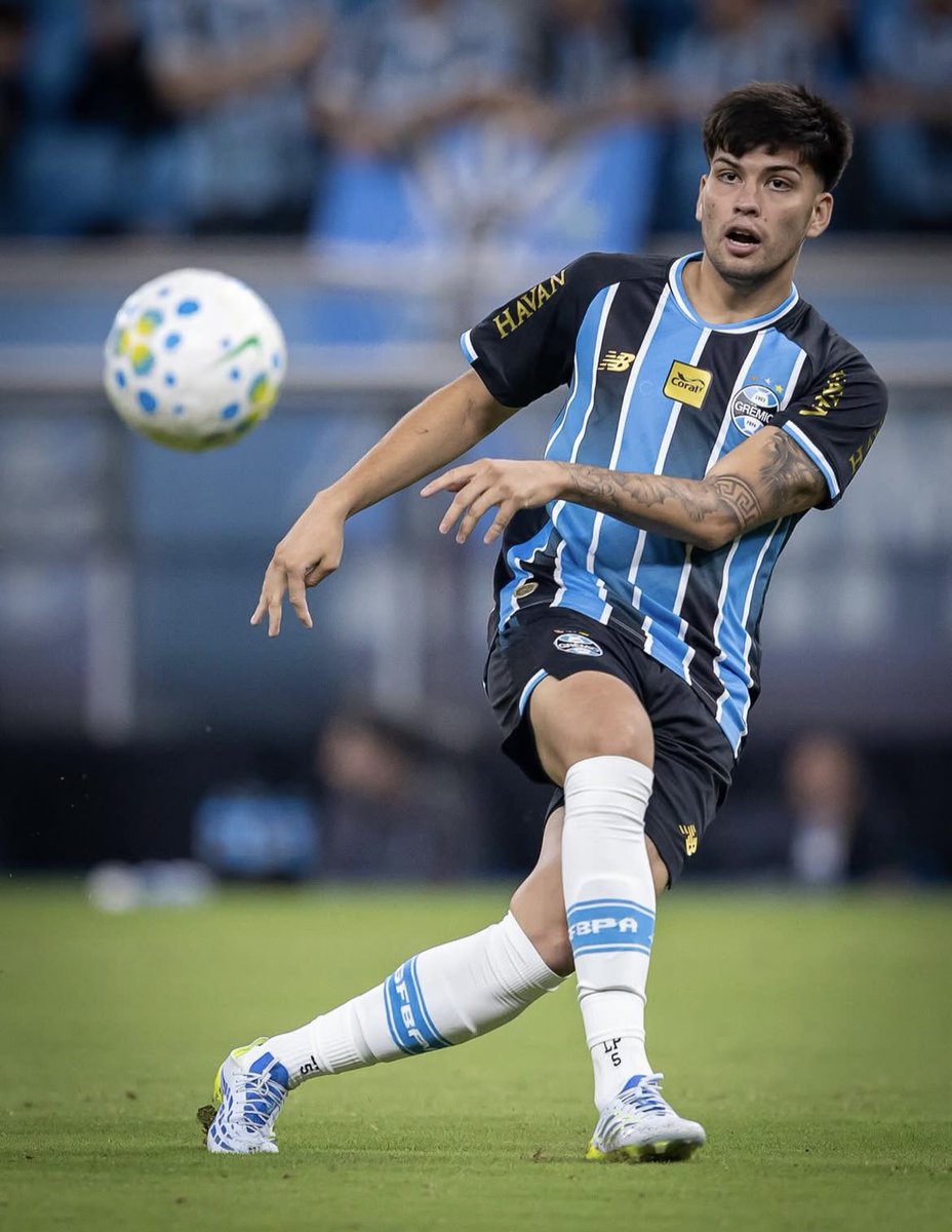 DavilaTomi's tweet photo. #Racing Leonel Pérez viaja esta noche a Buenos Aires para sumarse a La Academia. https://t.co/6biEHkQEDK