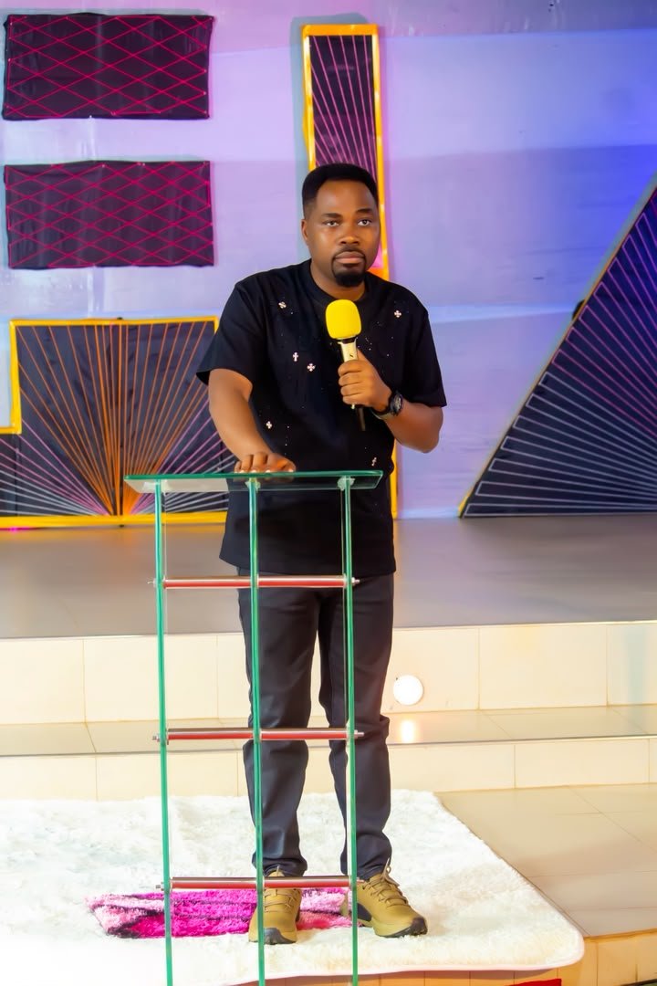 ProphetVicentM's tweet photo. “It takes everything to truly stand with the Lord Jesus. And, ironically, the easiest thing to be in the world is you. The most difficult thing is to be what others want you to be. The resistance of the status quo for a divine cause invariably constitutes you a Remnant. _ Prophet Elvis Mbonye

Partnership meeting with the Remnants of God in the Bunyoro Subregion, Hoima, together with Prophet Vicent Museveni.

A gathering of Remnants united for a divine cause, standing for the Lord Jesus and advancing His purpose in our generation. 🙏🏽

#ProphetElvisMbonye 
@ProphetVicentM