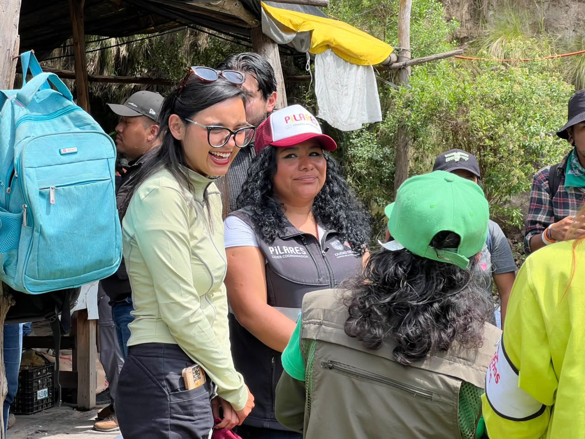 Luz_del_alba_1's tweet photo. Este fin de semana la comunidad PILARES nos unimos a la #JornadaNacionalDeReforestación. 🌱

En la Sierra de Guadalupe, salimos desde #PILARES Joya de Nieves, y Chalma de Guadalupe para sembrar cerca de 300 árboles que en unos años seguirán siendo el pulmón de nuestra Ciudad.  Me dio mucho gusto conocer a Los Amigos del Árbol, una colectiva que, desde hace más de 17 años protegen la reserva de la Sierra. 🌳