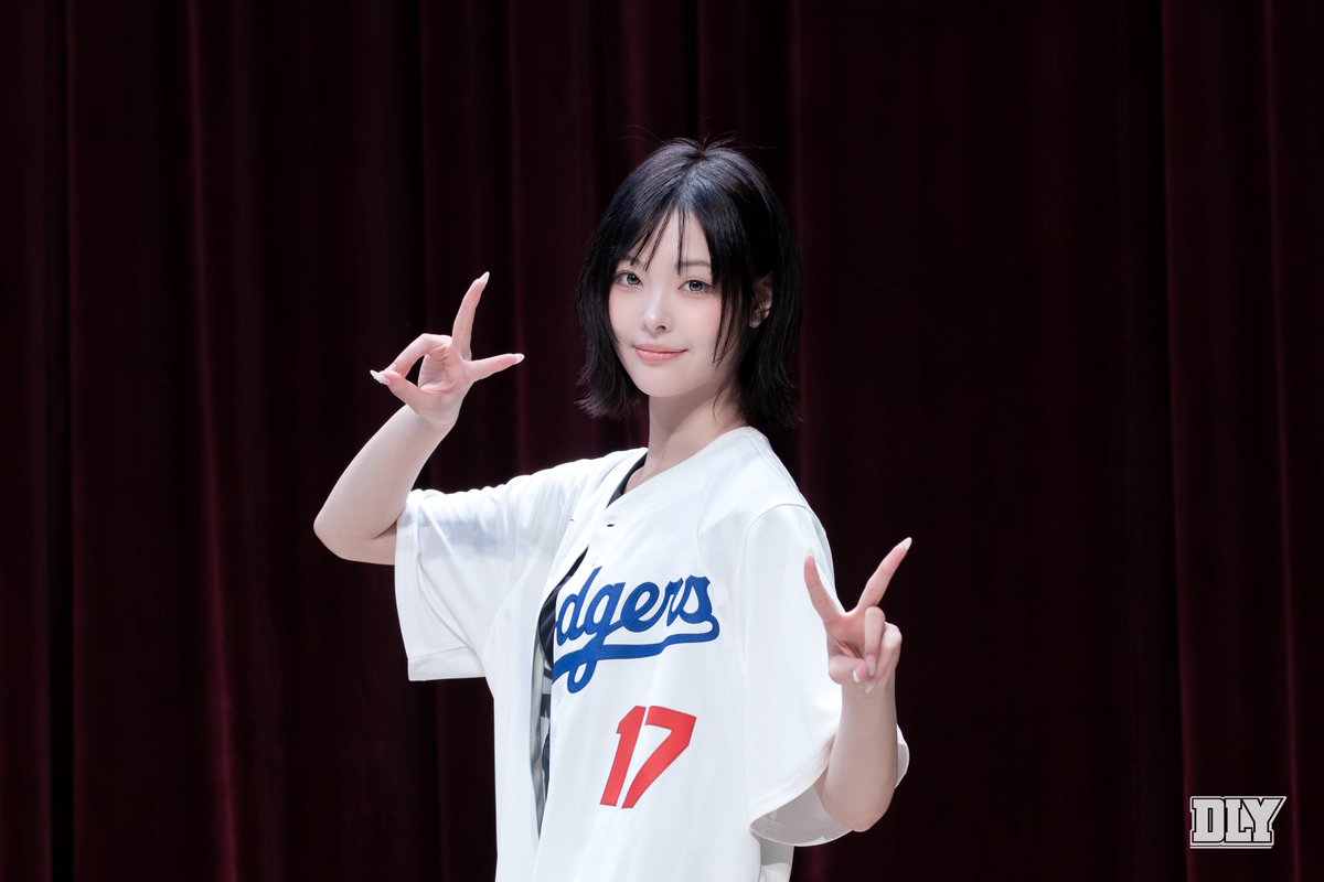 1dw4shlynn's tweet photo. 260807 1STMUSIC FAN SIGN

#트리플에스 #tripleS #린 #Lynn https://t.co/9XQ3GVG7Vm