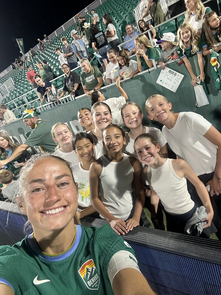 RealColoSoccer's tweet photo. U13 and U15 girls White taking care of ball girl duty at the Summit game. Super cool that alumni and current @denversummitfc player made time to take a pic. #ThisIsReal https://t.co/SEerjBEiOE