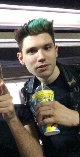 jiy0i's tweet photo. toothpaste ryan Ross transgender colours https://t.co/Ma9Xej6yCQ
