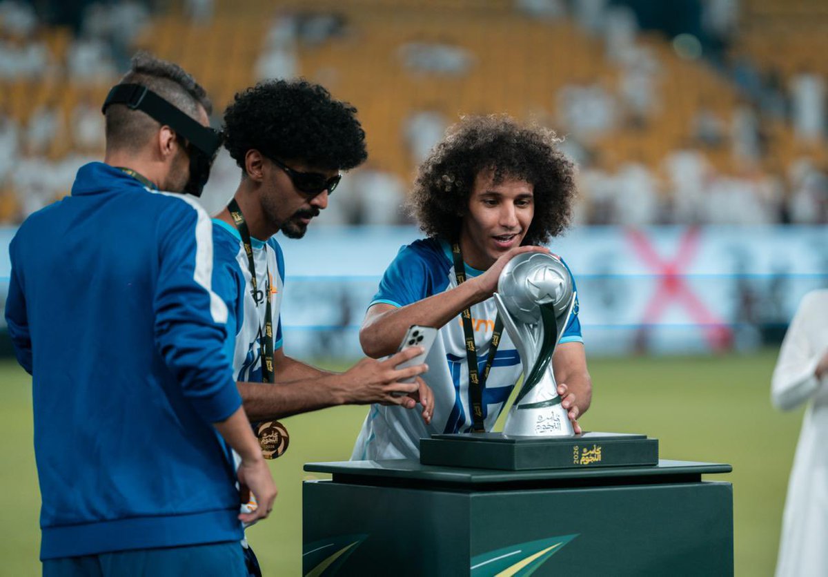 Strscup's tweet photo. اجاذبـك الهوى واطرب واغني ❤️🏆 https://t.co/XIVXUClLGX