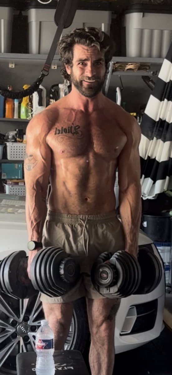 James9thLife's tweet photo. I think people are staring to kinda shit on biohacking/peptides nowadays

And to an extent, I get it, especially since a lot of posts are sales/marketing related 

But this was me now vs exactly one year ago

And bloodwork has never looked better https://t.co/gYkzEthpeG