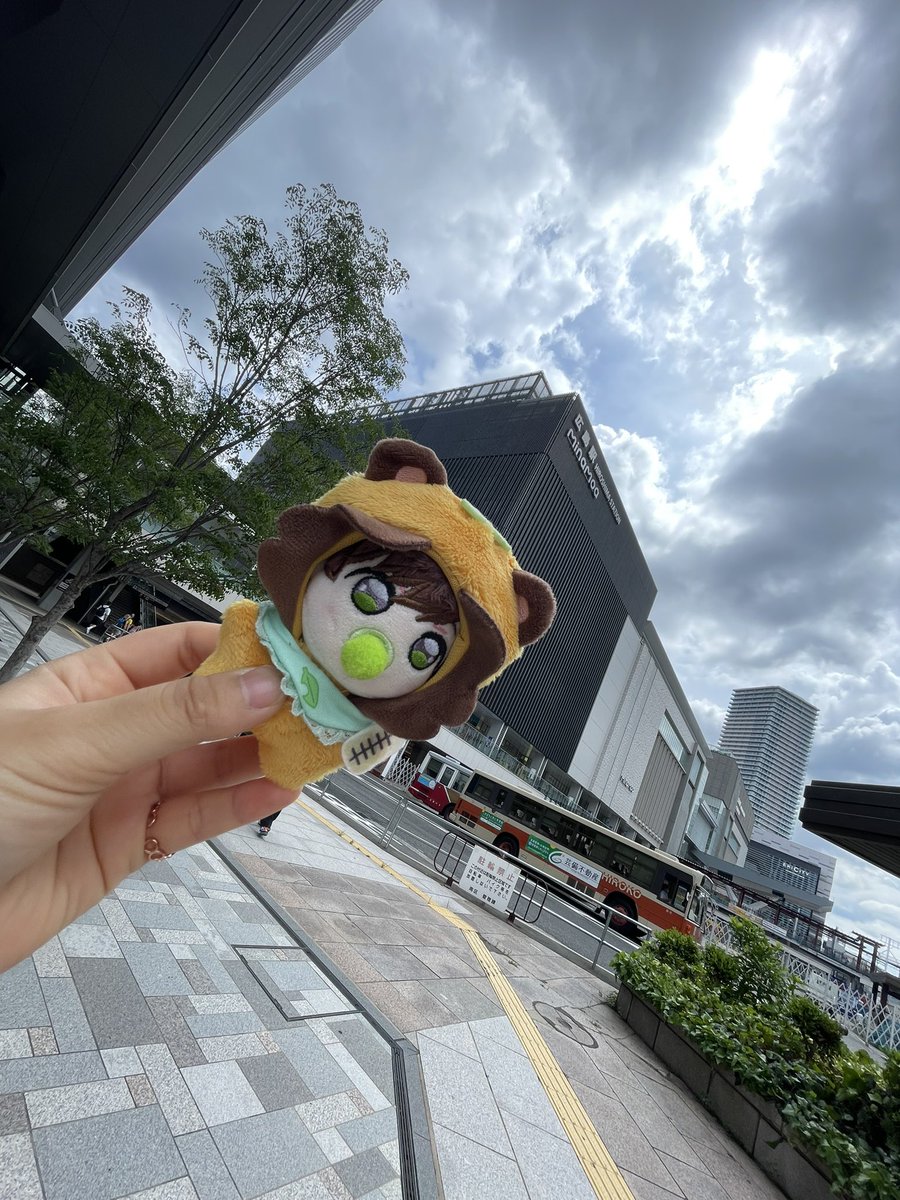 otkttnc89's tweet photo. 広島駅！
電車、新幹線は乗りません
お土産買いに来ただけ笑 https://t.co/2YHHfKvm4m