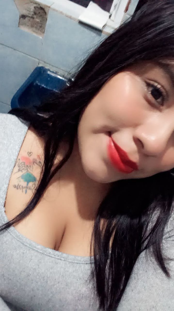 rendonsex1's tweet photo. Otra casada infiel, foto con su cornudo bien feliz y fotos a escondidas de él, mientras el marido piensa que fiel y decente conmigo me da fotos https://t.co/fY344k6fkA
