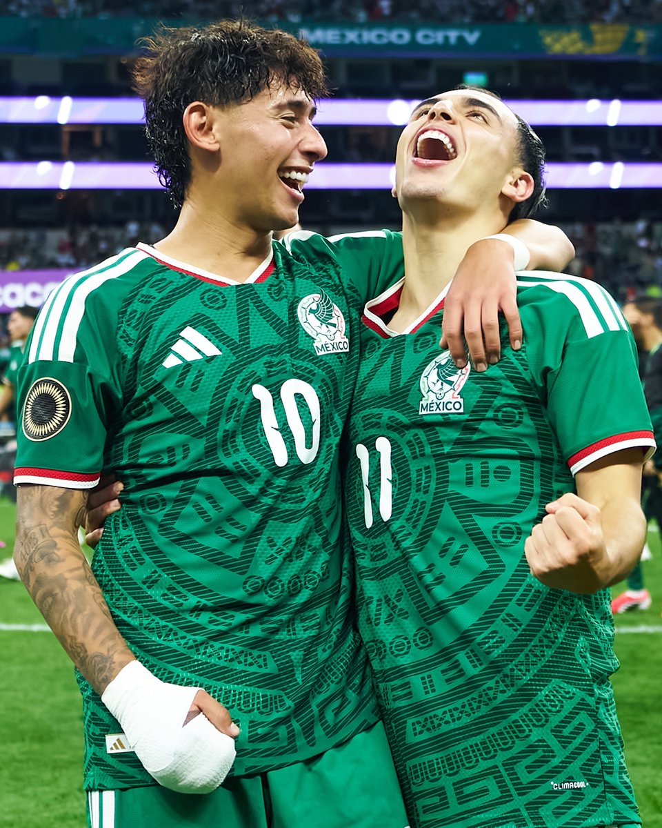 Concacaf's tweet photo. Dúo dinámico 🤝 https://t.co/LEZhJHKxmS
