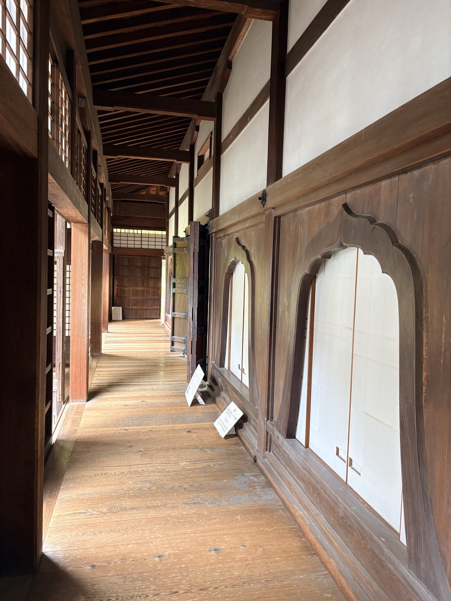 fcsu_mo's tweet photo. チャッピーに従い、閑谷学校へ。難しいことはまったくわからず行ってみたが、建物が趣深かったのと風が吹くと気持ちよかった。 https://t.co/jZx9cg8kX0