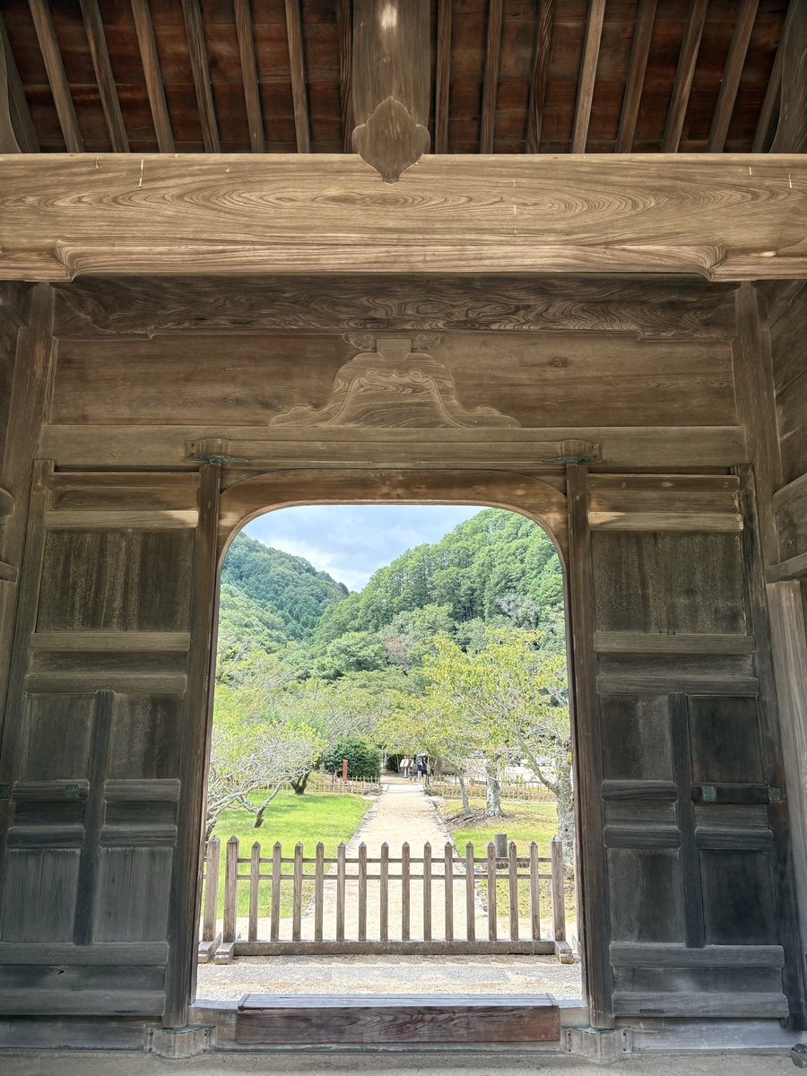 fcsu_mo's tweet photo. チャッピーに従い、閑谷学校へ。難しいことはまったくわからず行ってみたが、建物が趣深かったのと風が吹くと気持ちよかった。 https://t.co/jZx9cg8kX0