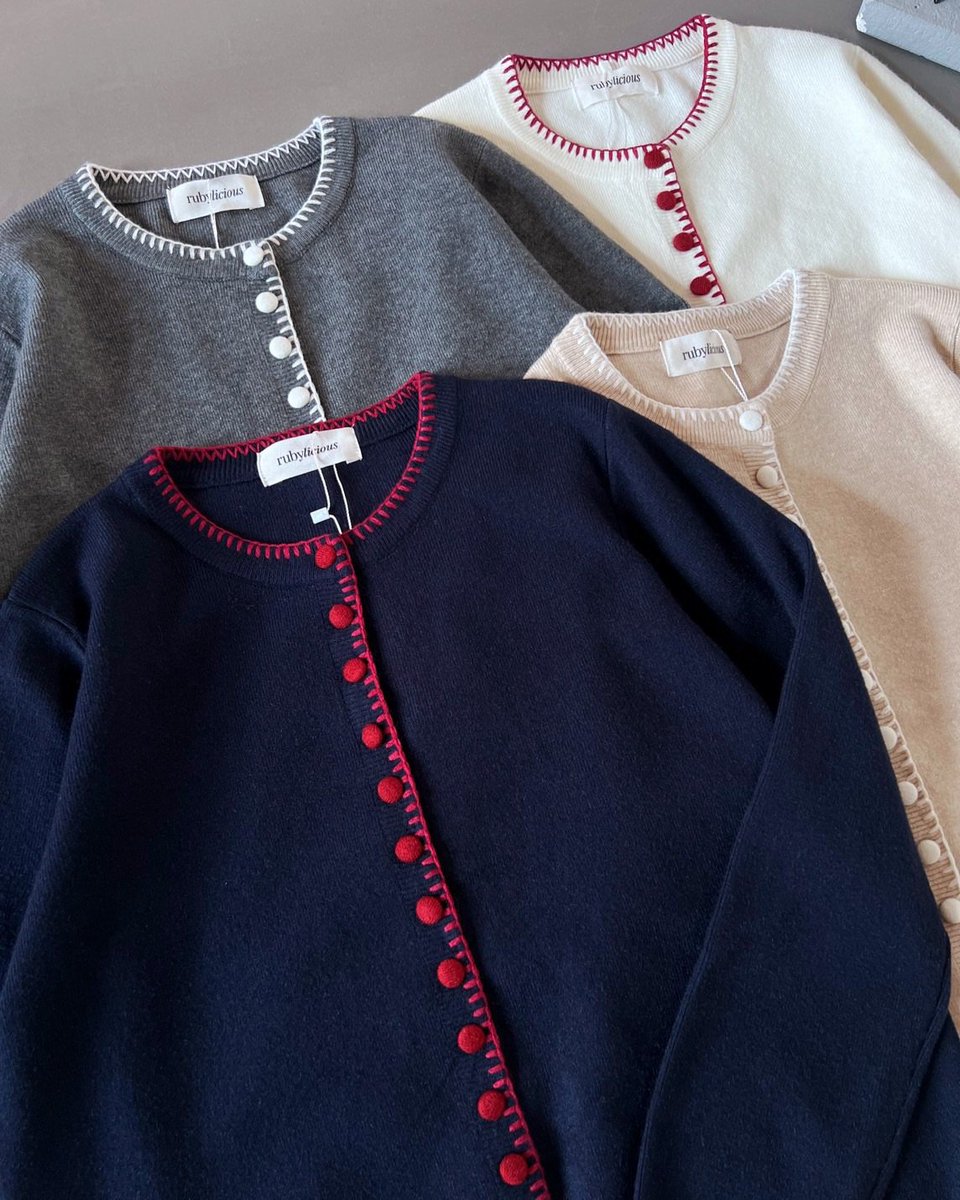 Whitecloudsv's tweet photo. Buat yang suka style clean, simple, tapi tetap cute. Ini sih cocok banget 🥹🤍
Modelnya nggak rame, justru detail di bagian kancing dan kerahnya yang bikin menarik https://t.co/NQ8DpmIzXg