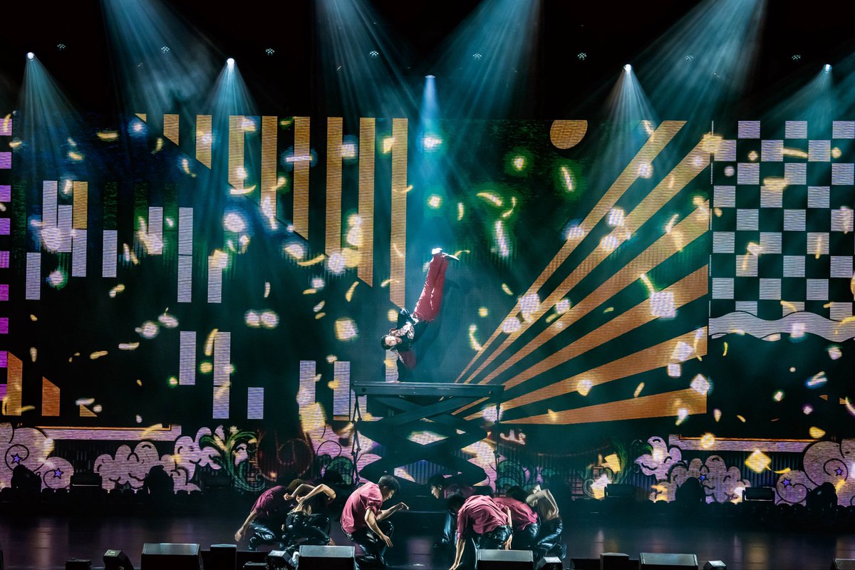 SMTOWNGLOBAL's tweet photo. 동방신기 유노윤호, 마카오 공연 성황! 첫 아시아 투어 성공적 이륙
탄탄한 스토리텔링+압도적 퍼포먼스 아우른 특별한 공연 경험 선사
현지어 소통→다채로운 이벤트로 마카오 팬心 달궜다...다음은 싱가포르다!

https://t.co/LL9AjKSzgI

#UKNOW #유노윤호
#TVXQ! #동방신기 #東方神起
#UKNOW_PROJECT26
#UKNOW_CONCERT_TOUR