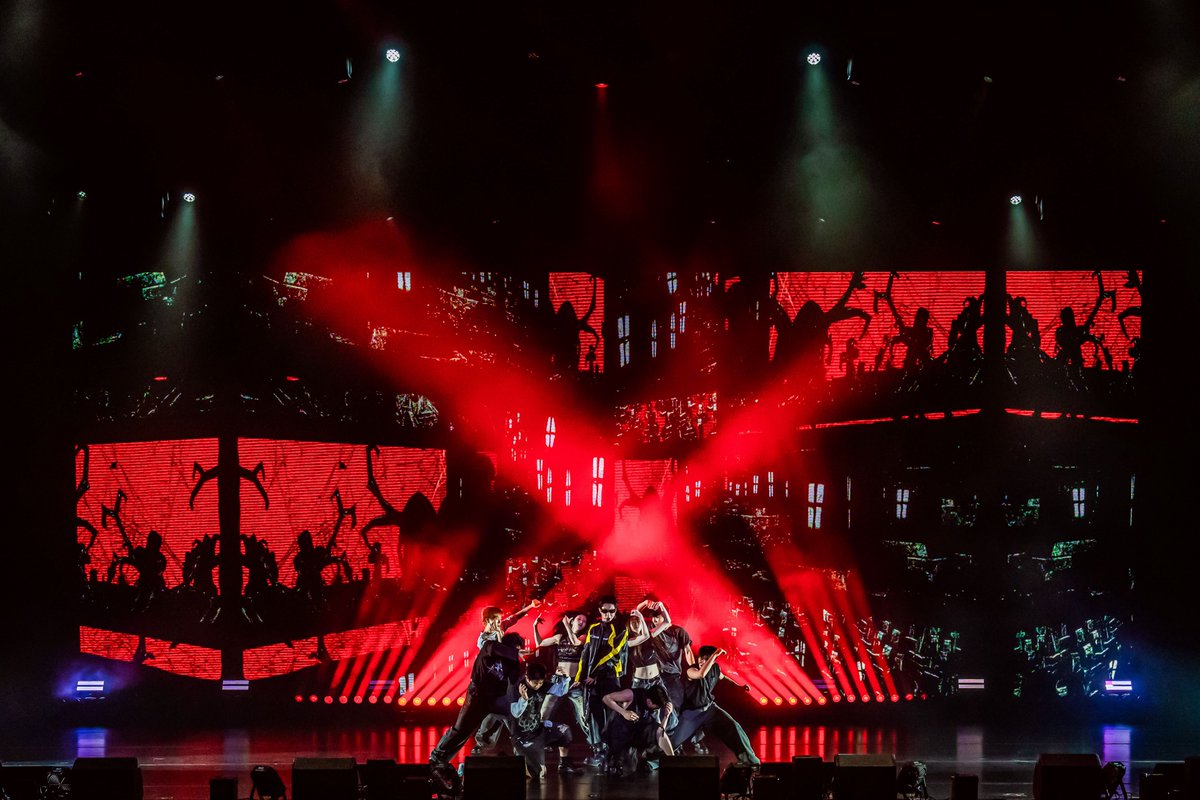 SMTOWNGLOBAL's tweet photo. 동방신기 유노윤호, 마카오 공연 성황! 첫 아시아 투어 성공적 이륙
탄탄한 스토리텔링+압도적 퍼포먼스 아우른 특별한 공연 경험 선사
현지어 소통→다채로운 이벤트로 마카오 팬心 달궜다...다음은 싱가포르다!

https://t.co/LL9AjKSzgI

#UKNOW #유노윤호
#TVXQ! #동방신기 #東方神起
#UKNOW_PROJECT26
#UKNOW_CONCERT_TOUR