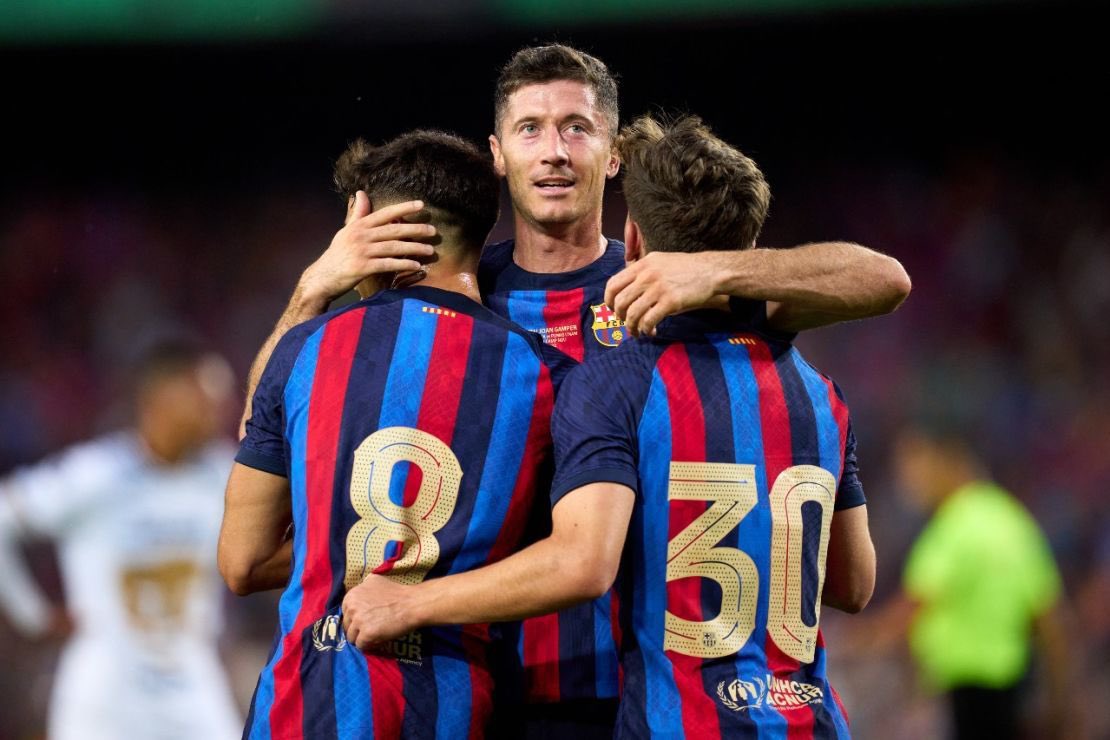 knjisx's tweet photo. Robert Lewandowski cada que se enfrenta a Clubes Mexicanos:

vs Tigres [2021] ❌ No anotó 
vs Pumas [2022] ✅ Doblete 
vs Santos [2026] ❌ No anotó https://t.co/xjNHeNpR8B