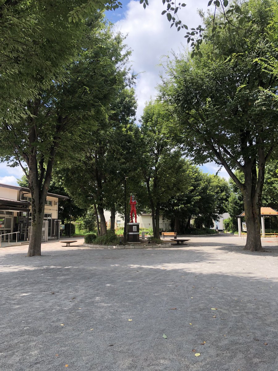 miyaaaaach's tweet photo. 駅から歩いてオオゼキさんで飲み物購入し、ウルトラマンセブンがいる公園の木陰で涼みながら麦を感じる炭酸飲料酒を楽しめる！
製麦の爆は炭酸の事よね？既にビールでお腹いっぱいよ。 https://t.co/tLGcJj5V1D