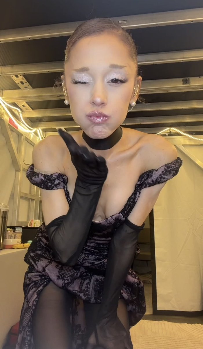remannalis's tweet photo. MWAHH <33 https://t.co/qjXHY0Xjgf