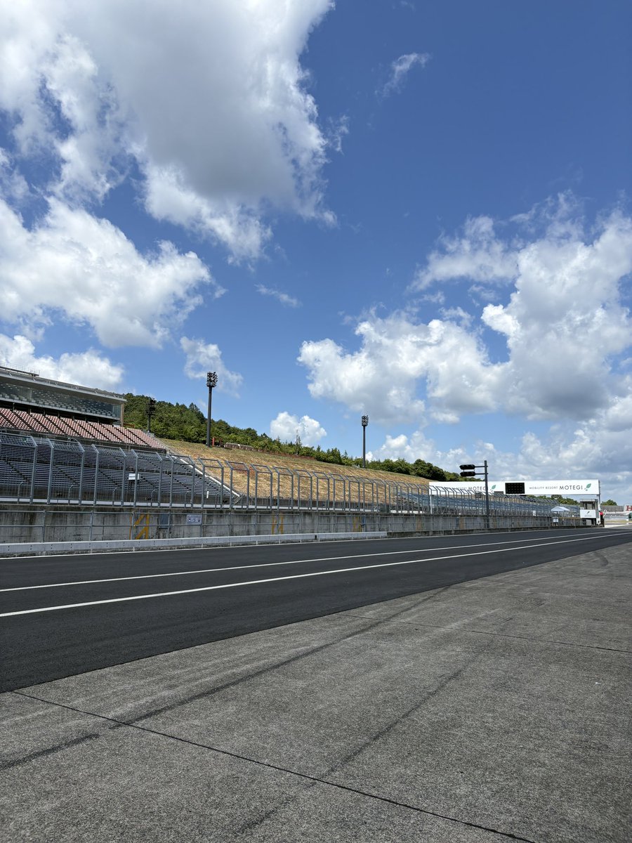 HK_motorsport's tweet photo. 昨日は色々ありましたね、、、
自分としてはあれは16号車のレースだったと思っています。
細かいところは皆様解説してくださってるので割愛しまして

切り替えて、今日はもてぎにいます☀️ https://t.co/13tpqn6Evj