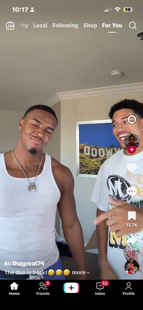 strawspaw's tweet photo. my fyp is bored like as fuck aniya post that damn vlog https://t.co/yi7uEymVWN