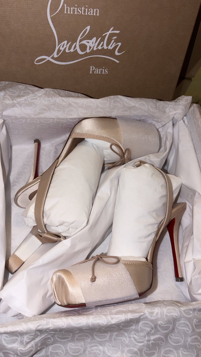 missperfeccttt's tweet photo. High heels on my tippies 🎀🩰 https://t.co/nT4Tr6jvki