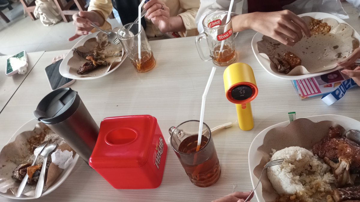 ______k3i's tweet photo. warung jepun tbtb kedatangan 57 orang kelaparan kemarin siang🤗🤗🤗 https://t.co/vvVHPvIr5o