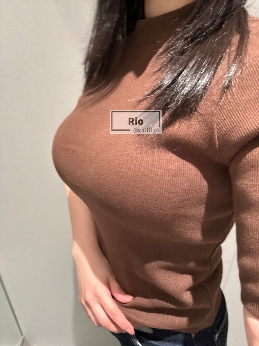 rio81jp's tweet photo. おはよー！

今日は朝からM男くんと買い物に
来てるよー

これどうかなー？
似合ってるー？ピチってない？

ご意見ください🥰 https://t.co/VF3DgUsovq