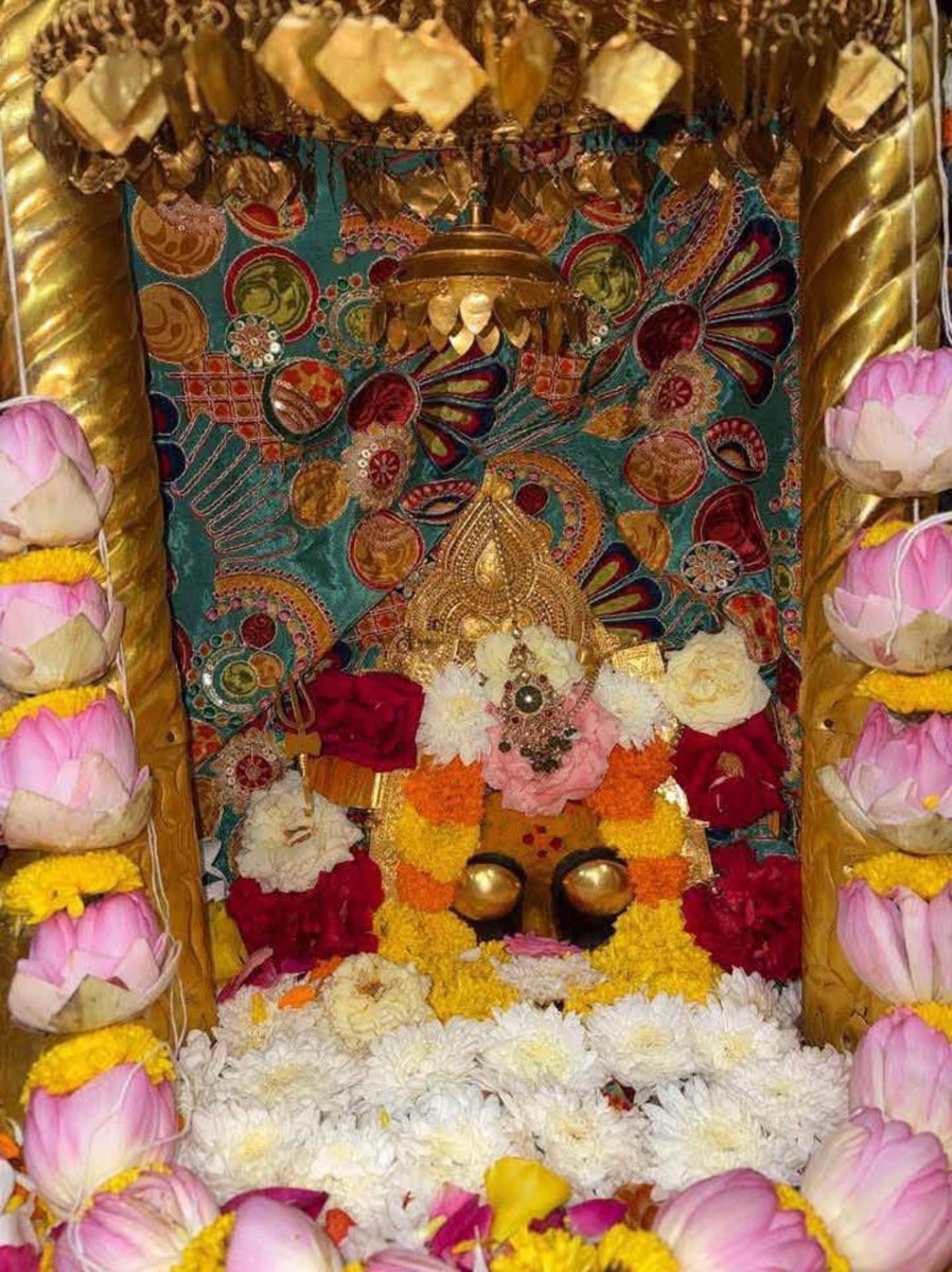 HinduTempleLiv's tweet photo. 🌹 || जय माँ नैना देवी || 🌹
आज के दिव्य दर्शन दिनांक: 10.08.2026
​“ऊंचे पहाड़ों वाली, भक्तों के दुखों को हरने वाली,
माँ नैना देवी के पावन चरणों में कोटि-कोटि प्रणाम।”
​माँ के सुंदर स्वरूप के दर्शन कीजिए और अपने दिन की मंगलमयी शुरुआत कीजिए। करुणामयी माँ आपकी हर मनोकामना पूरी करें https://t.co/3XMNoljCyY
